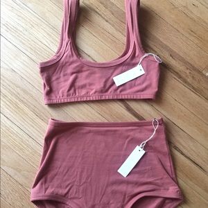 ARQ- wide bra and undies set